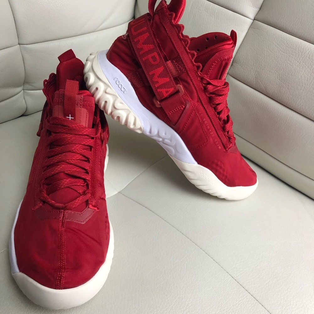 Red Jordan Proto-React ( sizes 9, 9.5, 10.5, - Picture 3 of 5